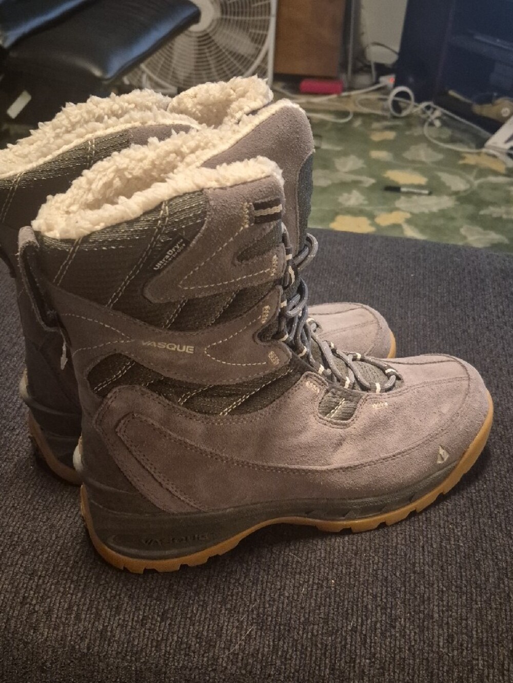 Vasque Gray Suede Winter Boots with Shearling Collar and Gum Sole - Picture 2 of 9